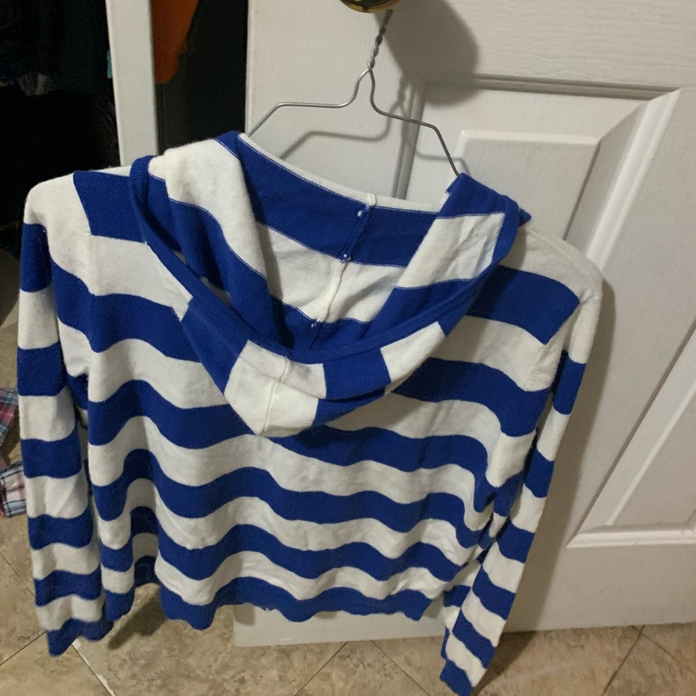 Pink m
Hollister shirt L
Kentucky zip up XL
Under armor hoodie L 50 for all